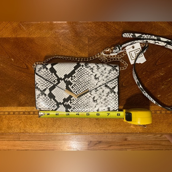 Urban Expressions Hester Snake Skin Vegan Leather Crossbody Bag Women’s NWT - Picture 4 of 7
